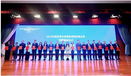 腾博官网诚信为本公司荣获“成都市物业治理协会2023年杜着秀会员”等多项荣誉称号